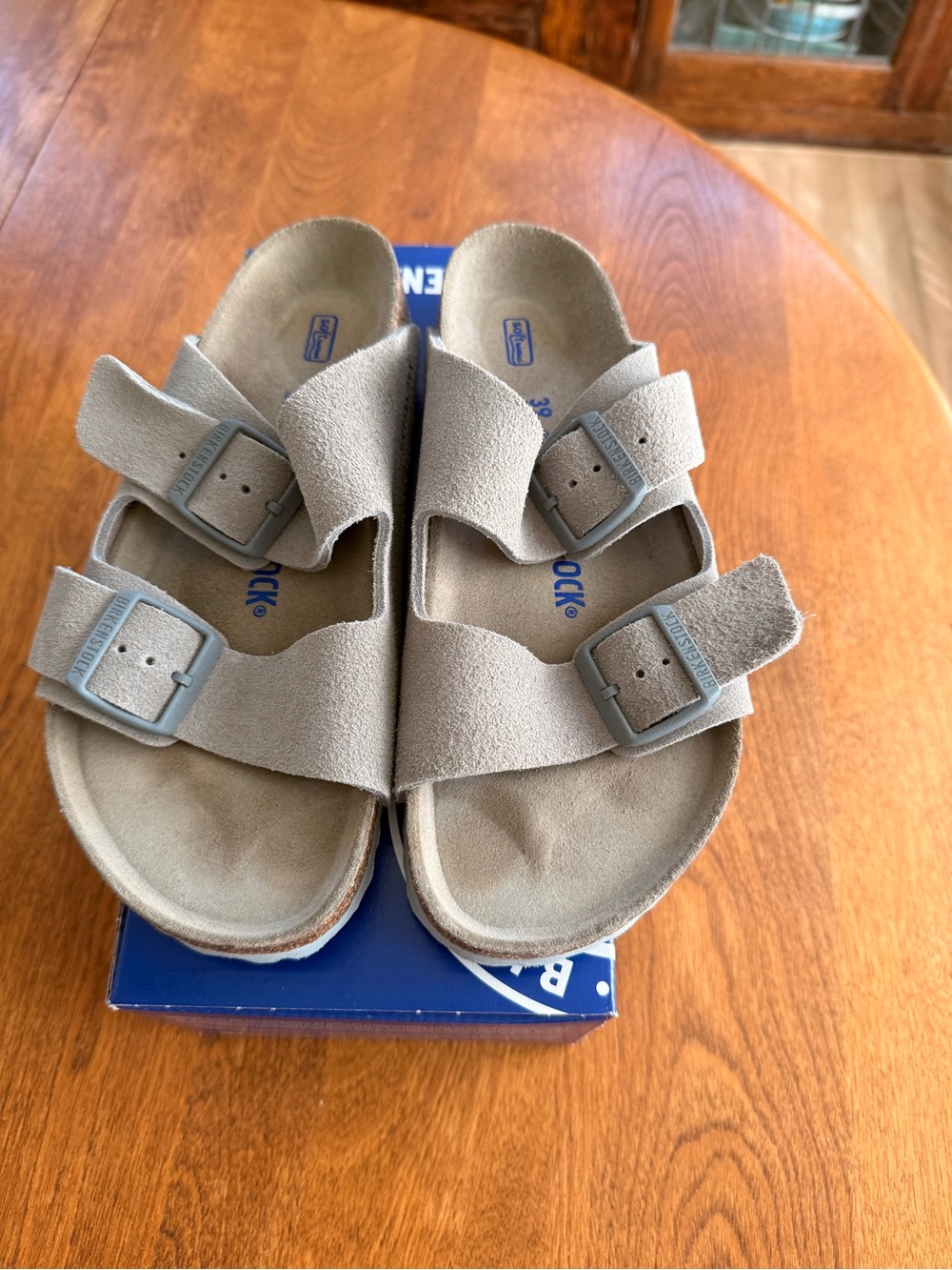 Like New Birkenstock Arizona Soft Footbed in Stone Coin Suede size 39 reg 8 8.5 - Picture 2 of 8